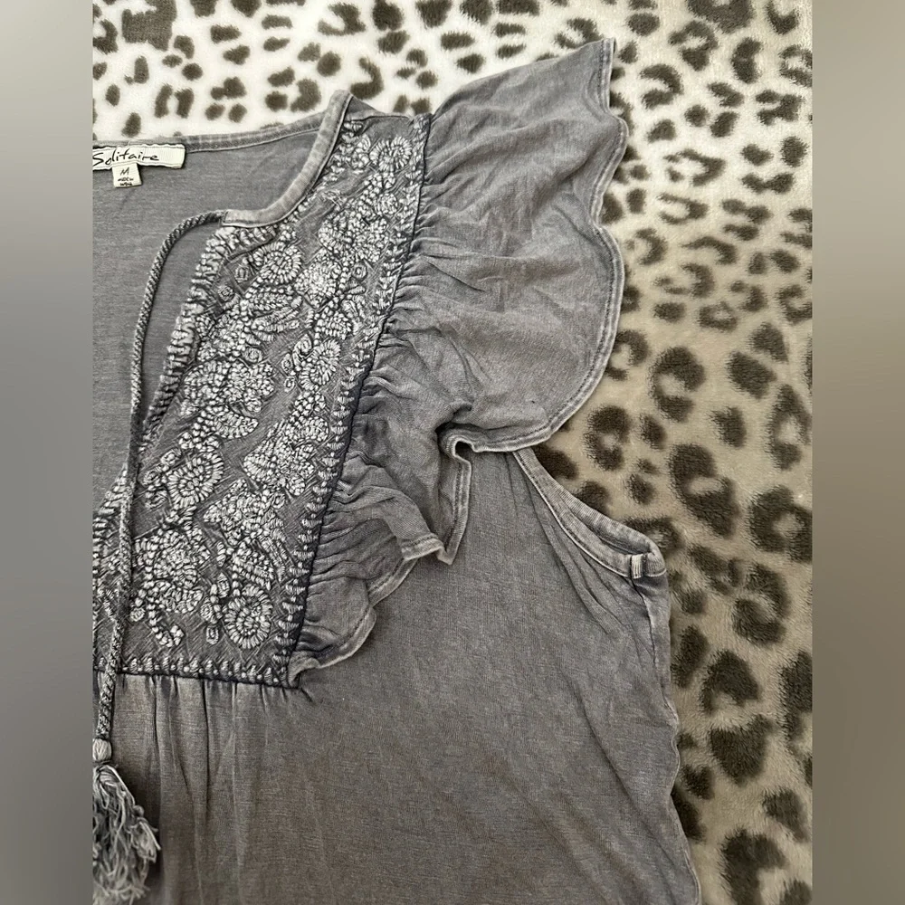 Solitaire Embroidered Boho Peasant Top in Gray Size Medium - Picture 9 of 17